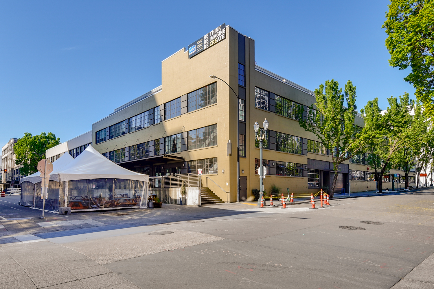 Pearl Condominiums at Block 90 Photo